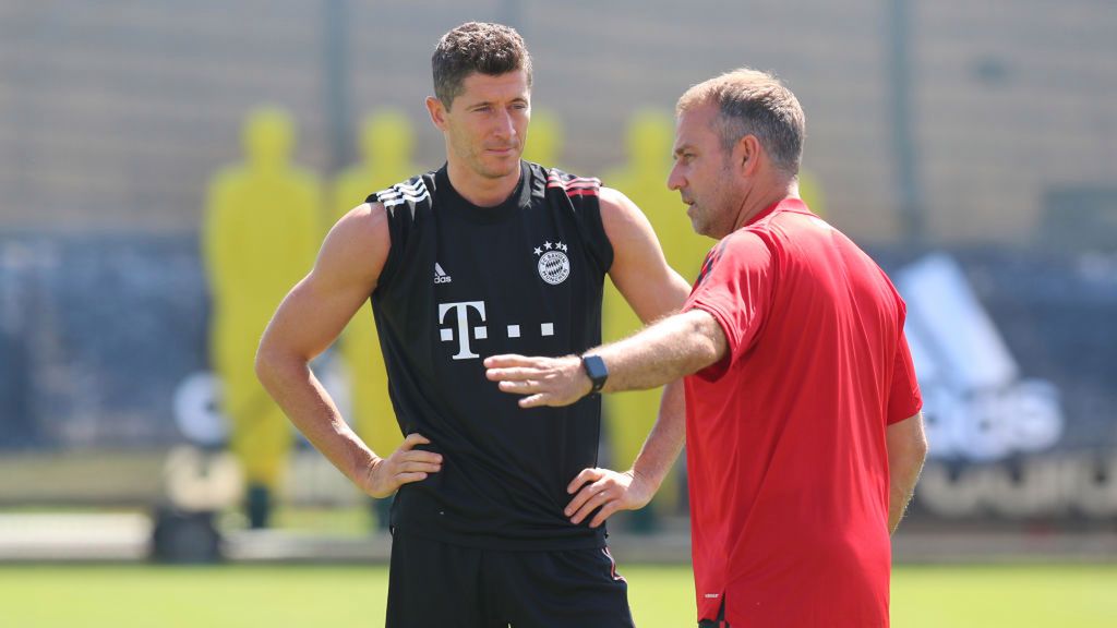 Getty Images / FC Bayern - Handout / Na zdjęciu: Robert Lewandowski i Hansi Flick