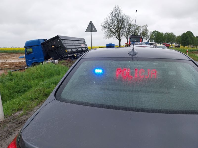 Ciężarówka w rowie. Mamy foto