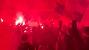 Piłkarze Barcelony mieli gorące powitanie. Kibice na nich czekali [WIDEO]
