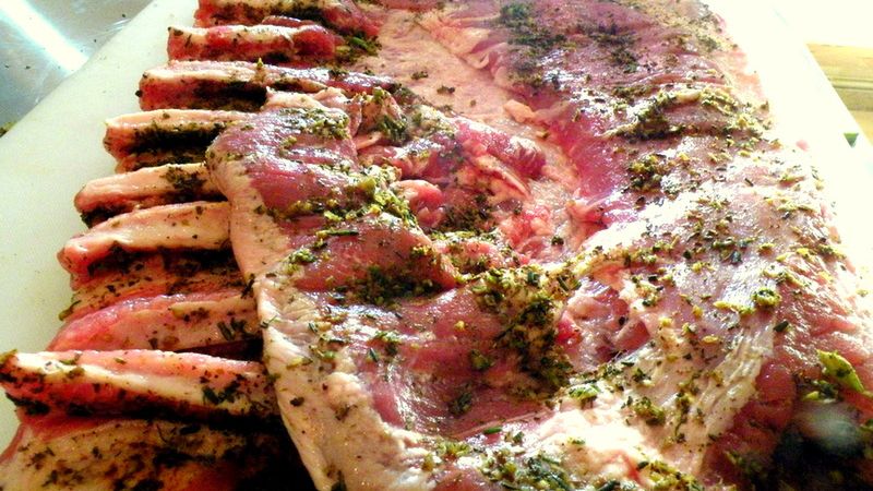 Surowe żeberka wieprzowe bez kości (samo mięso)