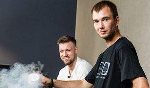 Piotr "Lipton" Szymański oraz Marcin "ryba" Rywak podczas bicia rekordu, fot. x-kom.