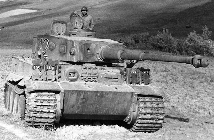 PzKpfw VI Tiger zdobyty przez aliantów w Tunezji w 1943 roku