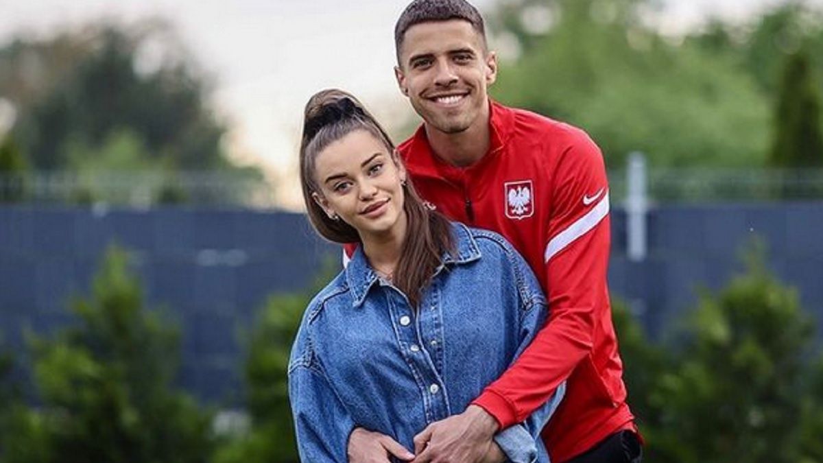 Bednarek z partnerką