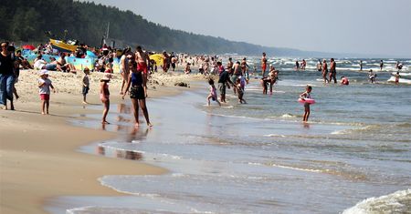 Kapryśny maj nie zatrzymał Polaków. Bałtyk przeżywa turystyczne oblężenie