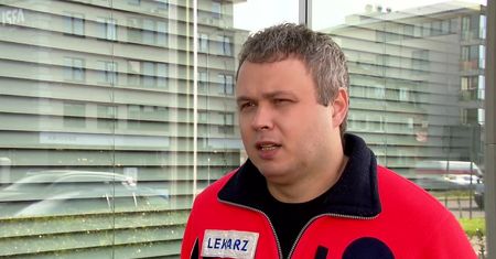 Ich karetka stoi 300 metrów od strefy wyjątkowej. Medycy są gotowi, by pomóc migrantom