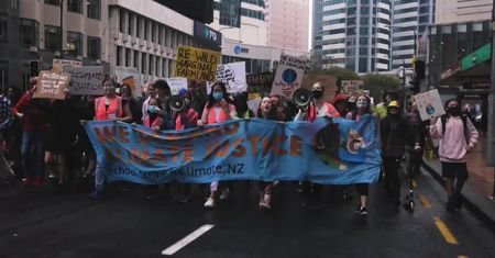 Kilka tysięcy uczniów wzięło udział w proteście klimatycznym w Wellington.