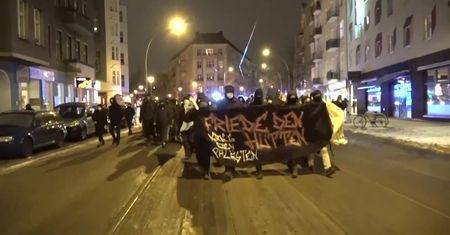 Marsz Antify przeciw eksmisji bezdomnych ze squatu w Berlinie