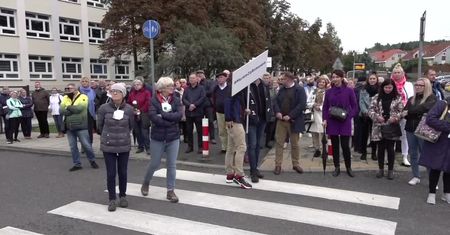 Mieszkańcy Wałbrzycha protestowali przeciwko zwolnieniu prezydenta z pracy w miejscowym szpitalu