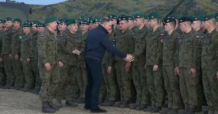 “Nie mam wątpliwości, że nasi żołnierze potrafią walczyć tak samo, jak ukraińscy”. A. Duda spotkał się z żołnierzami w Rzeszowie