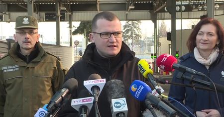 W ciągu ostatnich 48 godzin z Ukrainy do Polski przyjechało 100 tys. uchodźców