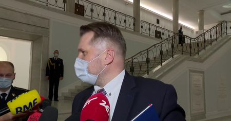 Sejm przyjął lex Czarnek. Minister edukacji mówi o odpolitycznieniu szkół, opozycja o zamordyzmie