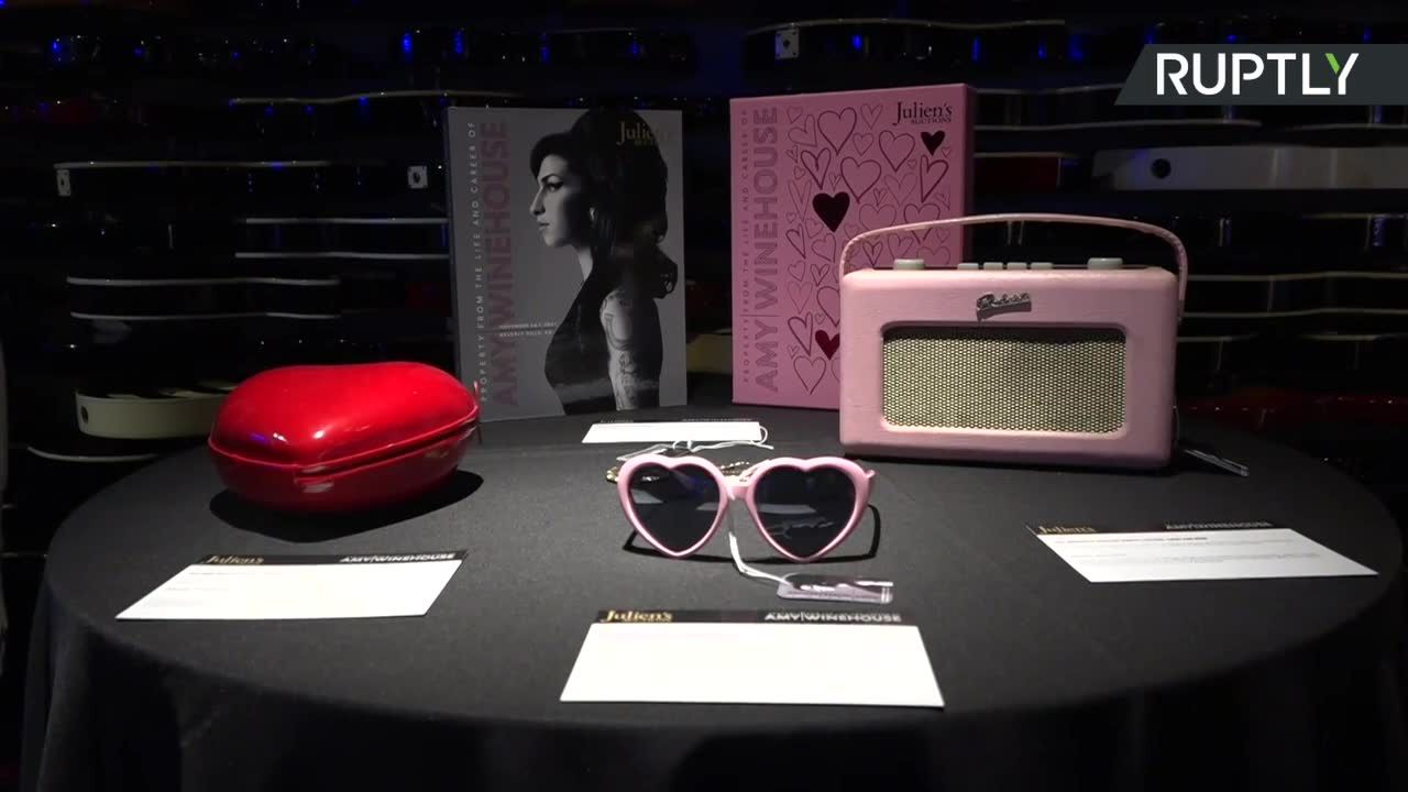 Ponad 800 pamiątek po Amy Winehouse, w tym sukienka z jej ostatniego koncertu, pójdą pod młotek