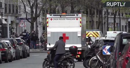 Strzelanina przed szpitalem w Paryżu.