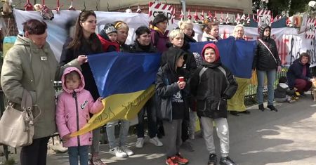 Protest przeciwko wojnie przed konsulatem Rosji w Gdańsku