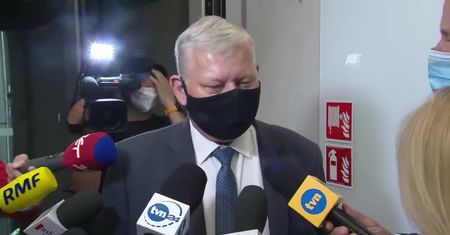 M. Suski ironizuje o możliwych sankcjach za ustawę “anty-TVN”.