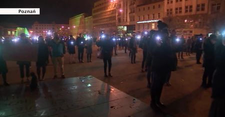 “Chcemy mieć ludzkie prawa, chcemy normalności”. Kolejne protesty po śmierci ciężarnej kobiety w Pszczynie.