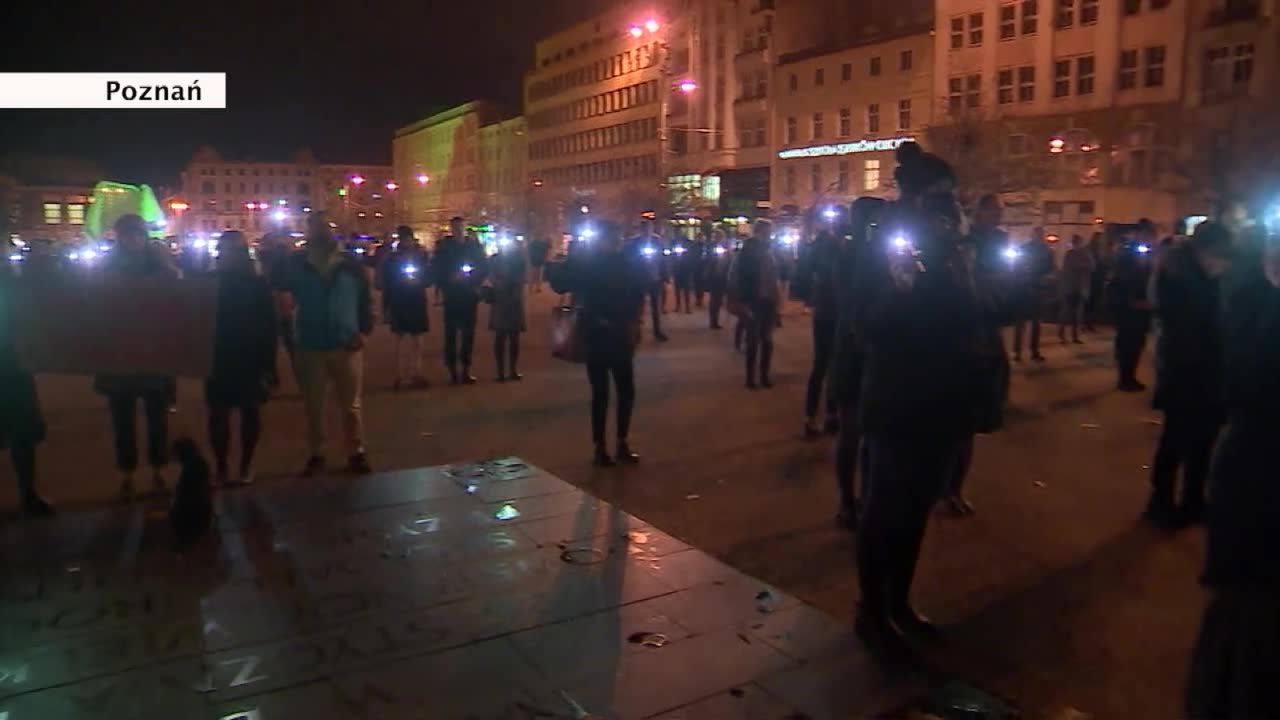 “Chcemy mieć ludzkie prawa, chcemy normalności”. Kolejne protesty po śmierci ciężarnej kobiety w Pszczynie.