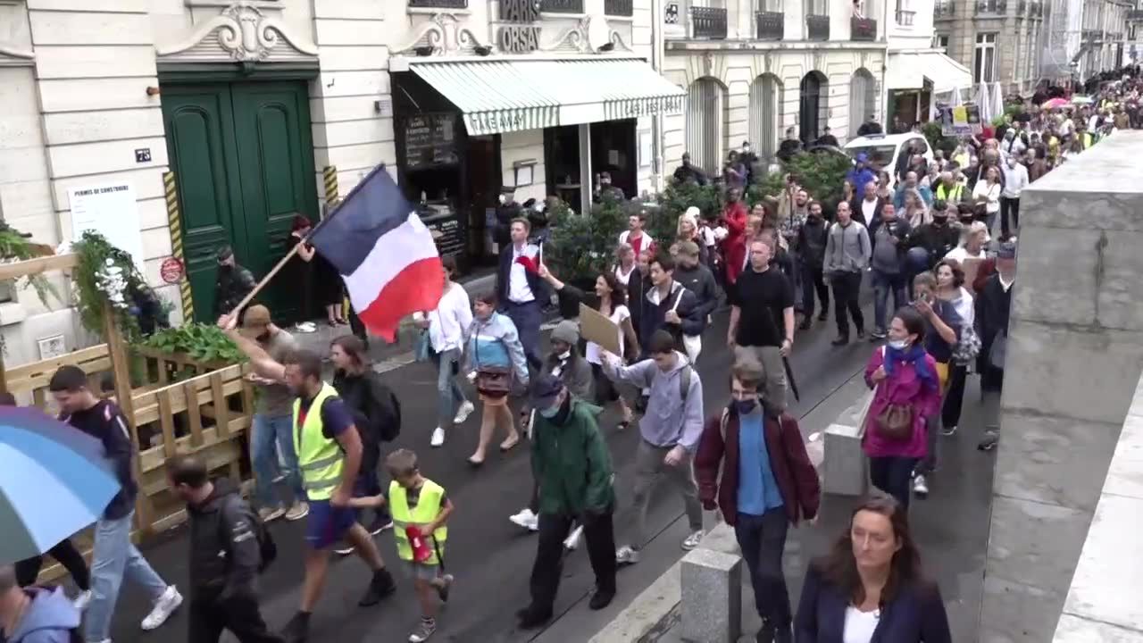 We Francji nie ustają protesty przeciwko restrykcjom dla osób bez paszportów covidowych.