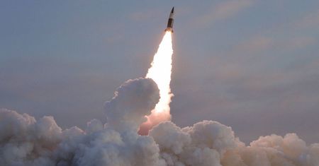 Korea Północna wystrzeliła pocisk balistyczny średniego zasięgu.
