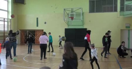 Mieszkańcy Piotrkowa pomagają dzieciom z Ukrainy. Przynoszą żywność i odzież, organizują zabawy