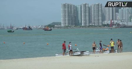 W Hongkongu luzują obostrzenia. Ponownie otwarto plaże i baseny.