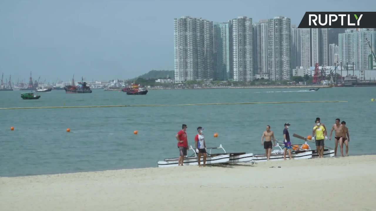 W Hongkongu luzują obostrzenia. Ponownie otwarto plaże i baseny.