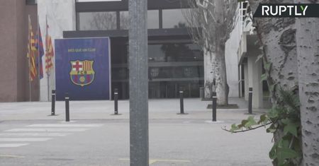 Policja w siedzibie FC Barcelona. Były prezes klubu został zatrzymany w związku z aferą “Barcagate”