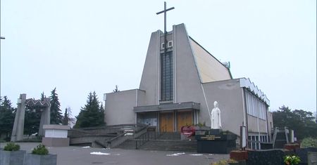Wyłudzili od księdza kredyt i pieniądze zbierane na remont kościoła. Szuka ich policja