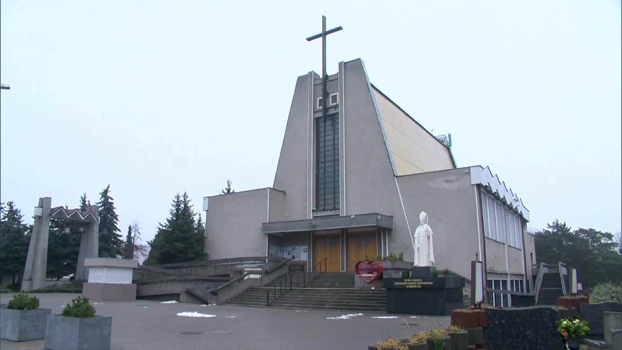 Wyłudzili od księdza kredyt i pieniądze zbierane na remont kościoła. Szuka ich policja