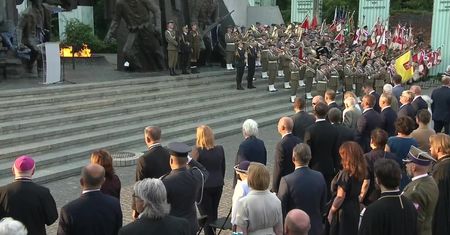 Prezydenci Duda i Trzaskowski przemawiali przed Pomnikiem Powstania Warszawskiego w przeddzień jego 77. rocznicy