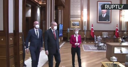 Sofagate w Turcji. Przewodnicząca Komisji Europejskiej pozbawiona krzesła podczas oficjalnych rozmów w Ankarze