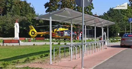 Helikopterem na pomoc zakleszczonemu kierowcy. Czołowe zderzenie z koparką pod Nowym Dworem