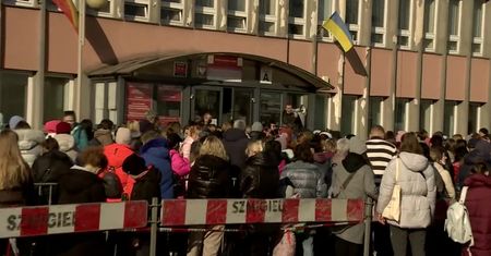 Trwa nadawanie numerów PESEL Ukraińcom. Długie kolejki w niektórych urzędach