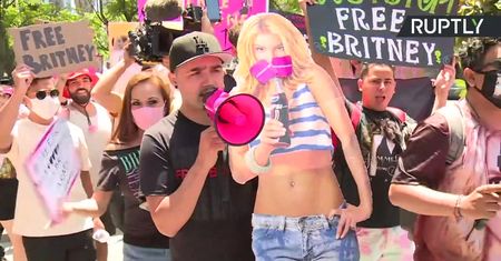 Fani wspierają Britney Spears! Tłumy zgromadziły się przed sądem w Los Angeles, gdzie odbyła się rozprawa w sprawie wokalistki