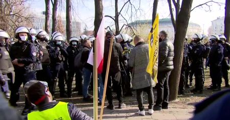 Protest przedsiębiorców w czasie uroczystości z okazji 11. rocznicy katastrofy smoleńskiej. P. Tanajno zatrzymany