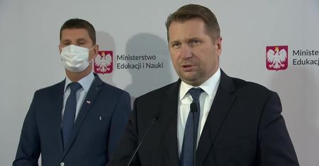 ZNP o propozycjach resortu edukacji: Pan minister sobie z nas zakpił, choć nazywa to podniesieniem prestiżu naszego zawodu