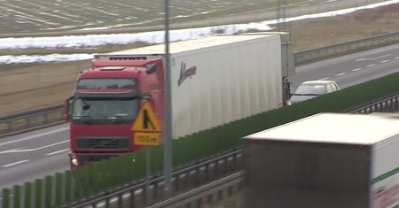 Brakuje polskich zawodowych kierowców.