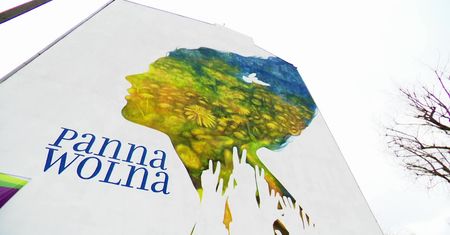 Mural Andrzeja Pągowskiego na Targówku. „Panna wolna” to artystyczny protest przeciwko wojnie
