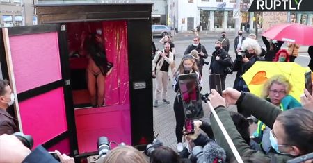 Seksworkerki protestują w Holandii, bo nie mogą pracować przez pandemię.