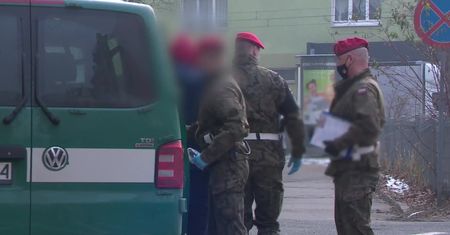 Pięć osób, w tym dwóch żołnierzy i ratownik medyczny, z zarzutami fałszowania certyfikatów covidowych