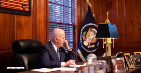 Biden rozmawiał telefonicznie z Putinem. Przedstawił “dwie ścieżki działań” ws. Ukrainy