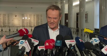 Tusk o Orbanie: Najbliższy przyjaciel polityczny Kaczyńskiego pije z Putinem szampana na Kremlu