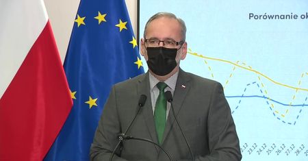 Ministerstwo Zdrowia: Obecny wzrost zakażeń to “poświąteczna anomalia”. Na omikron resort przygotowuje 60 tys. łóżek