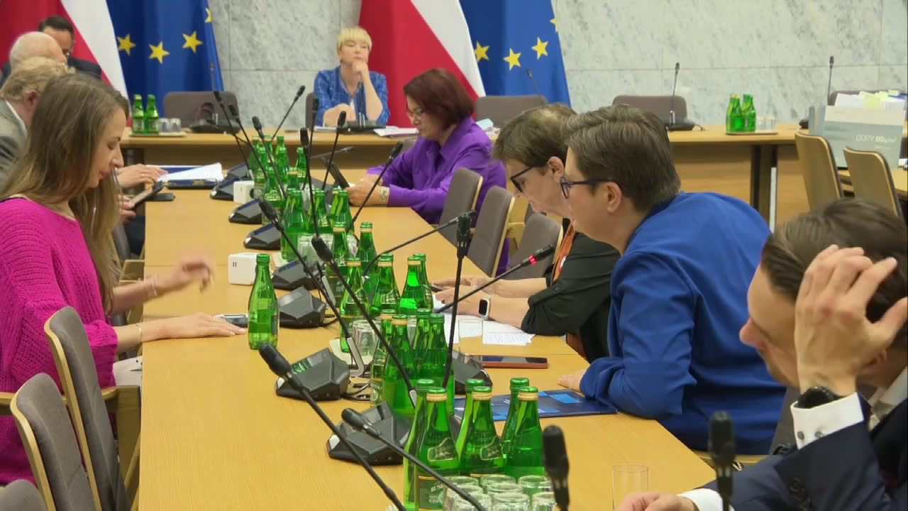 Posłowie debatowali zarzutach NIK wobec programu “willa plus”. Nie pojawił się minister Czarnek ani jego zastępcy