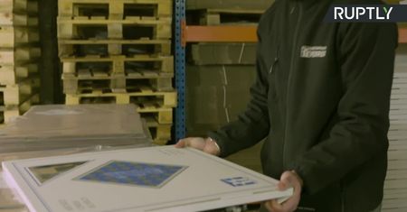 Ich szachownice wystąpiły w “Gambicie Królowej”. Zwiększyli produkcję ponad dwukrotnie