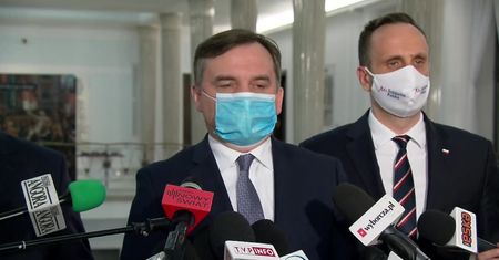 „To są środki, które należą do Polaków” kontra „Nie ma darmowych lunchy”. Sejm zgodził się na uruchomienie Funduszu Odbudowy