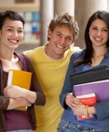 Młodzi Polacy częściej mieszkają z rodzicami niż rówieśnicy w UE