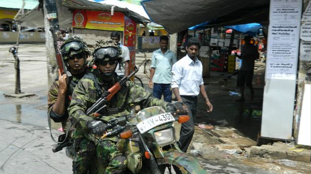 Patrol w czasie tamilskich protestów - Dżafna, listopad