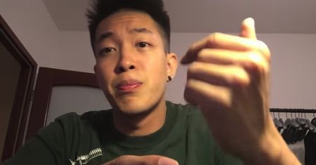 "Po co ci kapusta", czyli jak chłopak z Singapuru uczy muzyki za pomocą języka polskiego. Film podbija internet