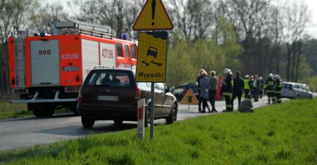 Sierpc: Matka upozorowała wypadek samochodowy syna, podczas gdy dziecko zmarło wcześniej na skutek ugodzenia nożem